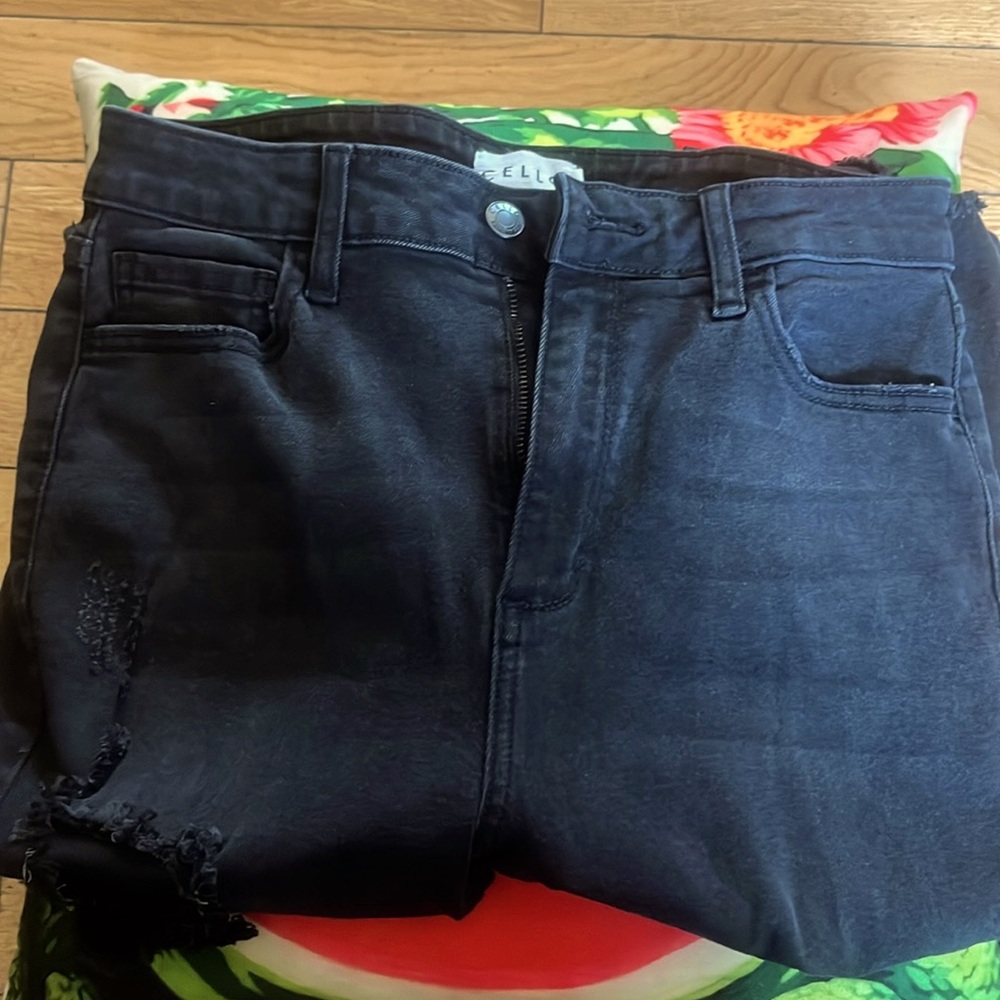 OOTDfash size 7 women reap high waisted jeans.